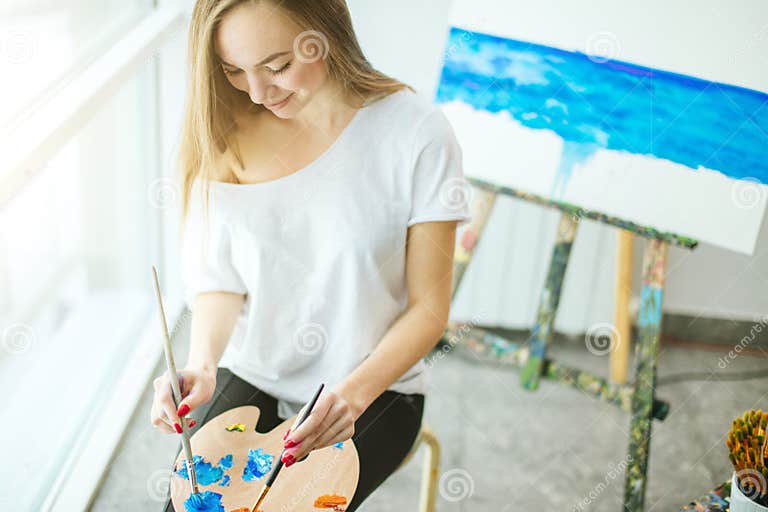 Art Therapy Classes In Workshop Stock Photo Image Of Holding Adult 116139672