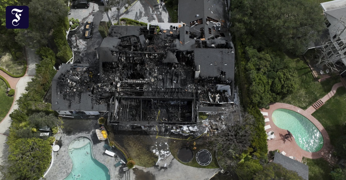 Cliff House Was A Colossal Victorian Mansion Until It Burned Down