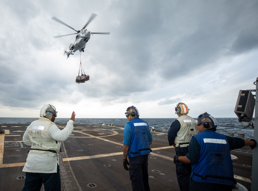 Dvids Images Uss Gravely Ddg 107 Conducts Vertrep With Usns Alan