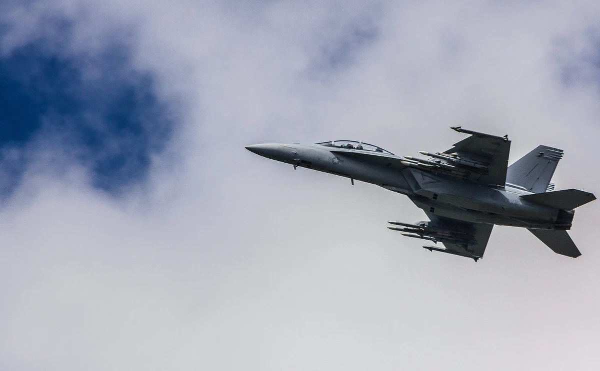 Fighter Jet Seen Flying Over Eastern Iowa