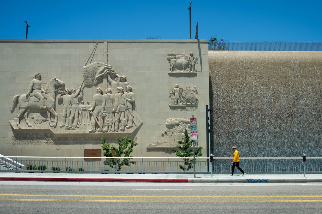 Fort Moore Pioneer Memorial In La Restored Daily News